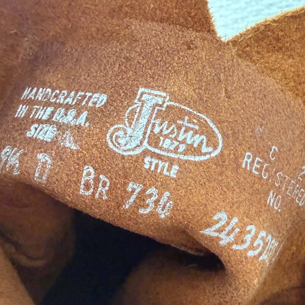 Justin Men’s LIKE NEW square toe distressed Bent Rail boots; retailed at $250 - Picture 8 of 13